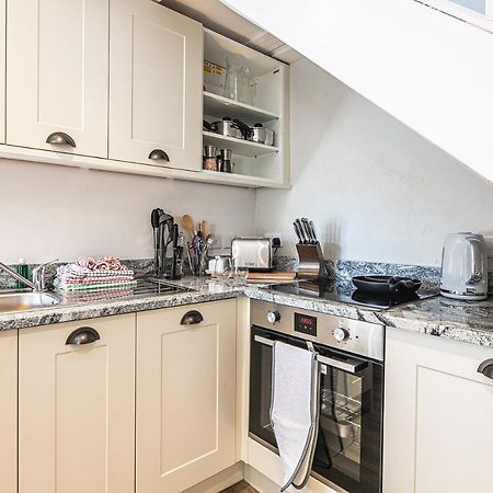The Artists Loft - A Superb Cottage Sensitively Converted From A Grade II Listed 17Th Century Building Bakewell Luaran gambar