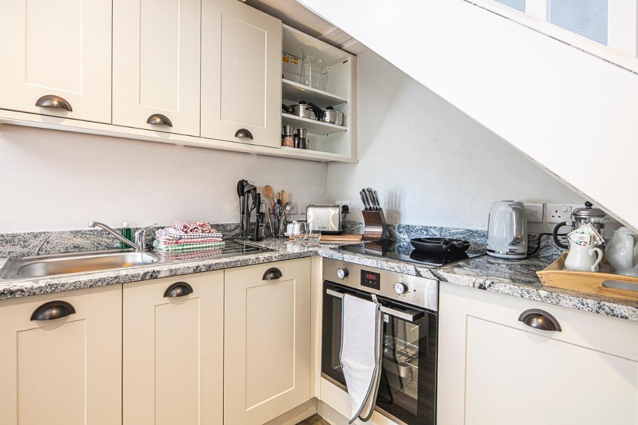 The Artists Loft - A Superb Cottage Sensitively Converted From A Grade II Listed 17Th Century Building Bakewell Luaran gambar